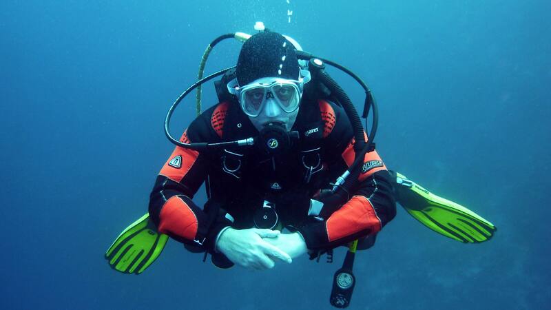 Según los expertos, los soldadores submarinos no pueden ser reemplazados por máquinas.