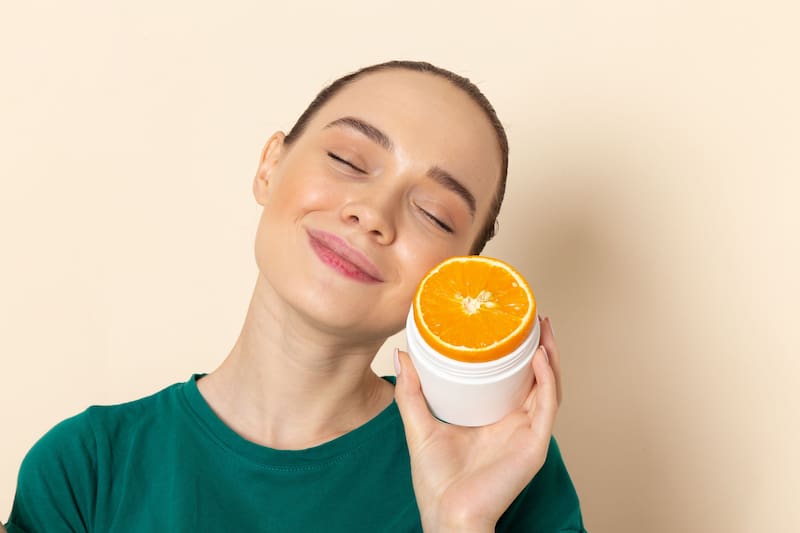 Además de su impacto en la salud cardiovascular, las cáscaras de naranja ofrecen propiedades digestivas beneficiosas. (Foto: Freepik)