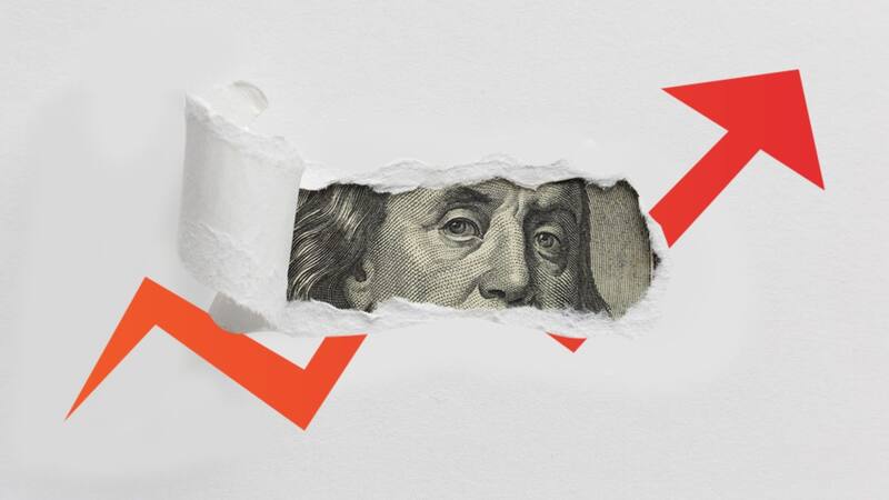 El dólar oficial marcó una suba de 25 centavos frente al aumento récord de 20 pesos que consolidó el dólar blue en la jornada de ayer.