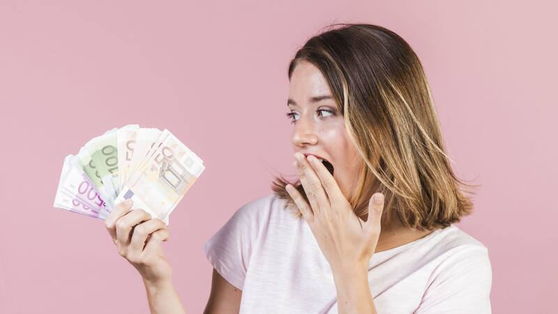 Santander, BBVA, Caixabank, Sabadell, Bankinter, Unicaja | Todos los bancos que regalan dinero por pasar tu nómina en septiembre 2024.