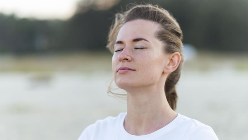 El ritmo y la manera en que respiramos podrían tener un impacto más profundo en nuestro bienestar mental de lo que imaginamos.