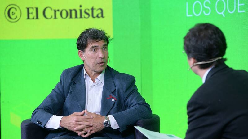 José Dapena, director de la Maestría en Finanzas y el Departamento de Finanzas de la Universidad del CEMA, junto a Juan Manuel Compte, Editor Jefe de Negocios en El Cronista