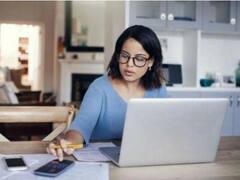 Sueldos de directivos: empresas prevén aumentos en línea con la inflación recién en 2021