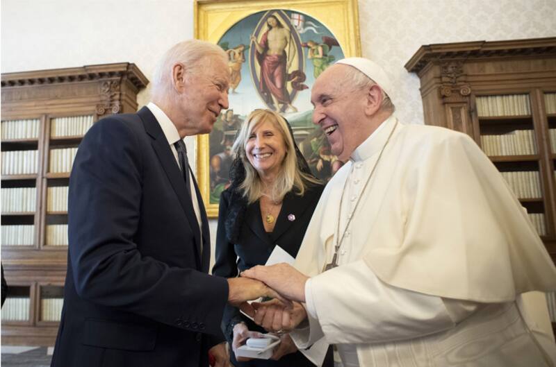 Joe Biden visitó al Papa Francisco en octubre de 2021 - Bloomberg