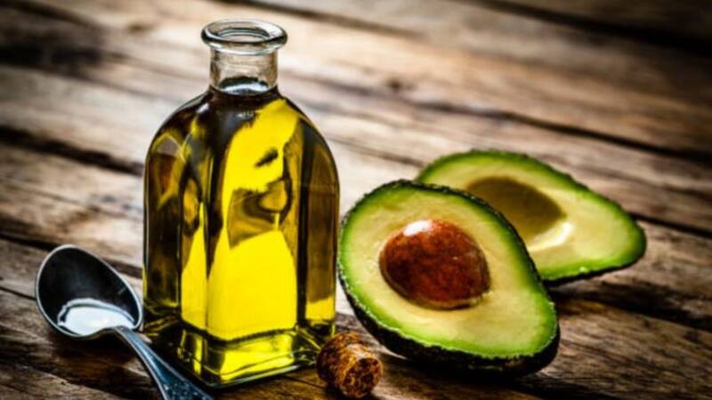 El aceite de palta es ideal para reemplazar al de oliva.