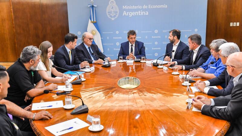 Ford le anunció a Massa una inversión de u$s 80 millones más en la Argentina para fabricar motores de última tecnología.