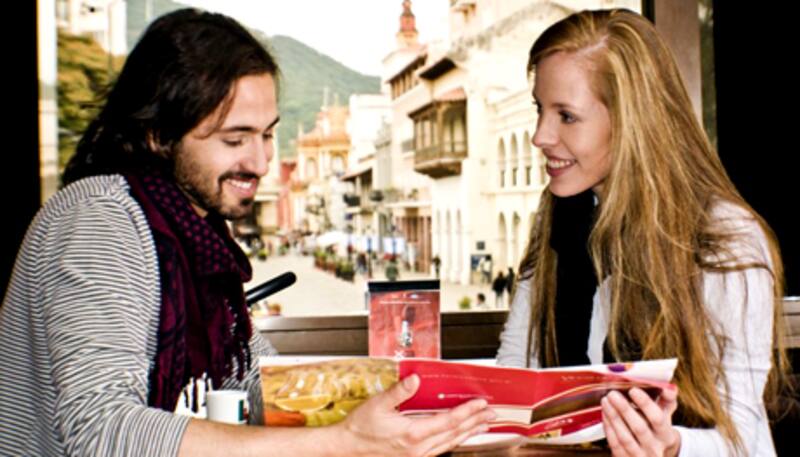 La población de Cataluña, Comunidad Valenciana y Baleares habla mejor el castellano que el catalán (foto: archivo).