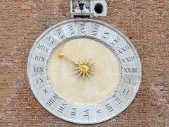 Arqueólogos hallaron un calendario de hace 2,000 años que refuta lo que sabemos sobre los días y las fechas