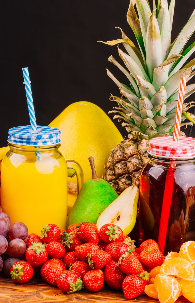 Frutas y jugos naturales. Fuente: Freepik.