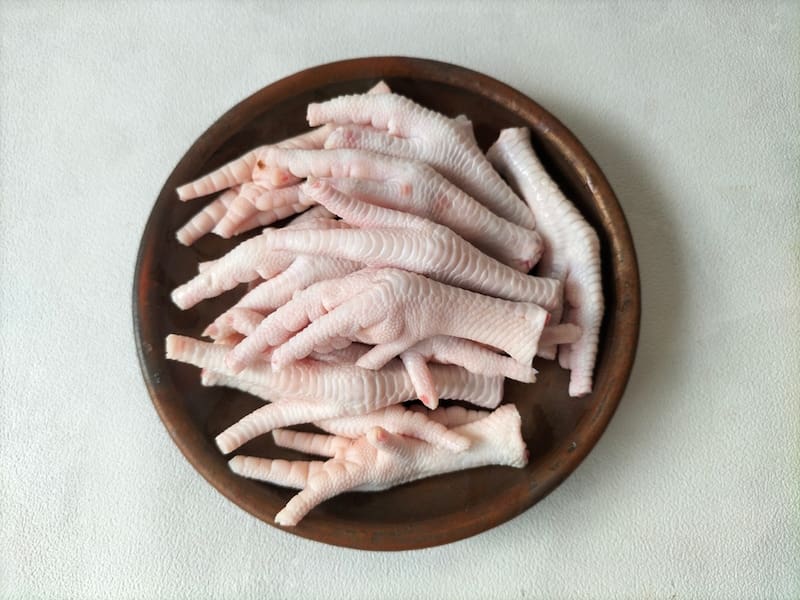 Patas de pollo. Fuente: Shutterstock.