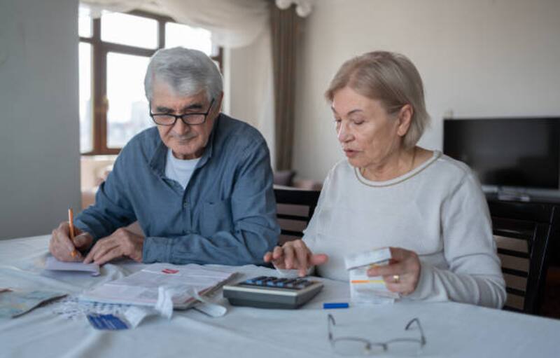 Límites a depósitos bancarios: ¿Cómo afectan a los pensionados? Fuente: Shutterstock.