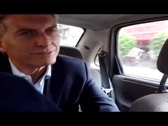 Macri viajó en taxi y se grabó cuando recibía consejos contra la calvicie