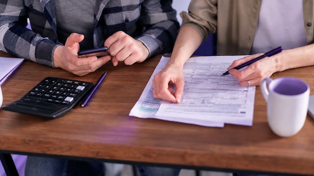 Cómo organizar tus finanzas personales y crear un plan para pagar deudas