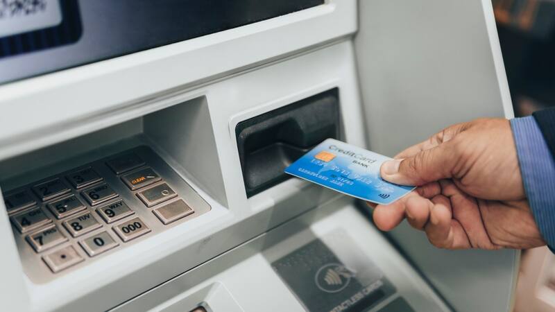 Los bancos en Colombia establecen nuevos límites para retirar efectivo (Fuente: archivo).