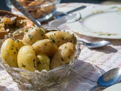 Las patatas se mantienen frescas si las guardas en este lugar que muchos ignoran: ¿cuál es?
