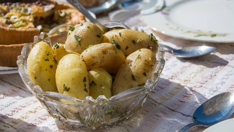Las patatas se mantienen frescas si las guardas en este lugar que muchos ignoran: ¿cuál es?