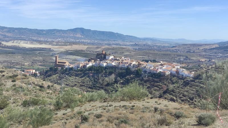 Este pueblito es uno de los tantos rincones medievales para conocer durante una escapada en España.