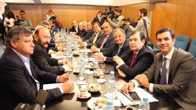 Los gobernadores del PJ se reunieron en el CFI previo al encuentro con Macri en la Casa Rosada