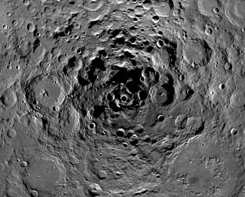 Mosaico de la región del polo sur de la Luna. Fuente: NASA.