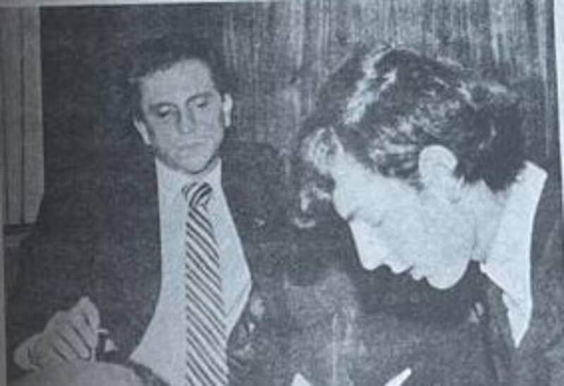 Un joven Marcelo Longobardi entrevistando a Alberto Benegas Lynch (h) en 1983.