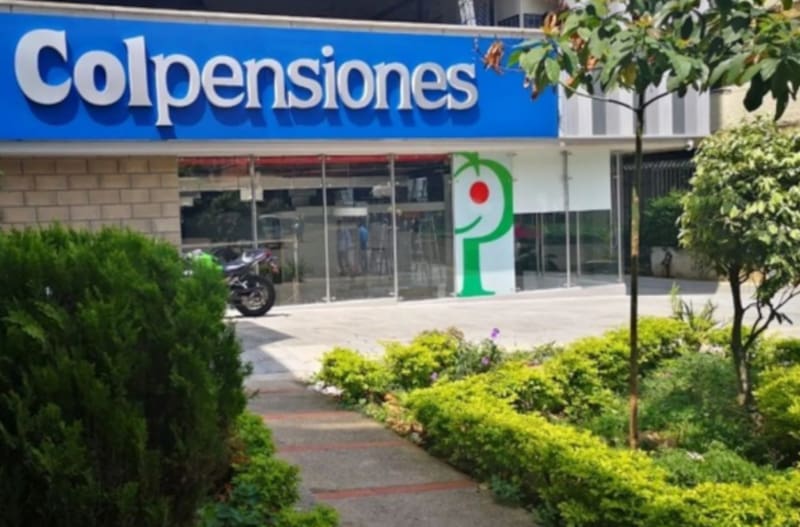 Miles de empleados en Colombia en riesgo de perder su pensión por requisito clave de Colpensiones (foto: archivo).