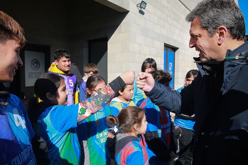 Choque de puños electoral: Sergio Massa hizo el tradicional corte de cintas en el Club Derqui de Pilar