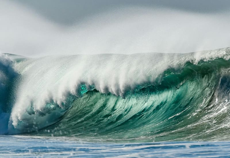 Se recomienda a la población evitar ingresar al mar en áreas con fuerte oleaje, ya que las corrientes pueden representar un peligro. Foto: archivo El Cronista México