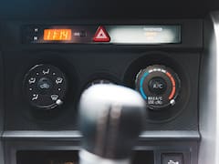 Este fin de semana cambia la hora en todo el país: ¿cómo puedes ajustar el reloj de tu coche?