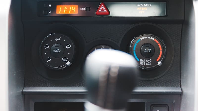 Este fin de semana cambia la hora en todo el país: ¿cómo puedes ajustar el reloj de tu coche?