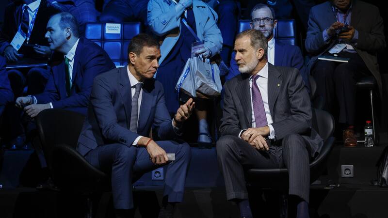 El rey y Sánchez hablan sobre Ucrania durante la jornada inaugural de la MWC25.