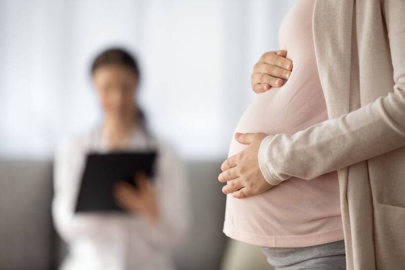 La licencia prenatal incluye 20 horas pagadas para asistir a citas médicas. (Fuente: Shutterstock)