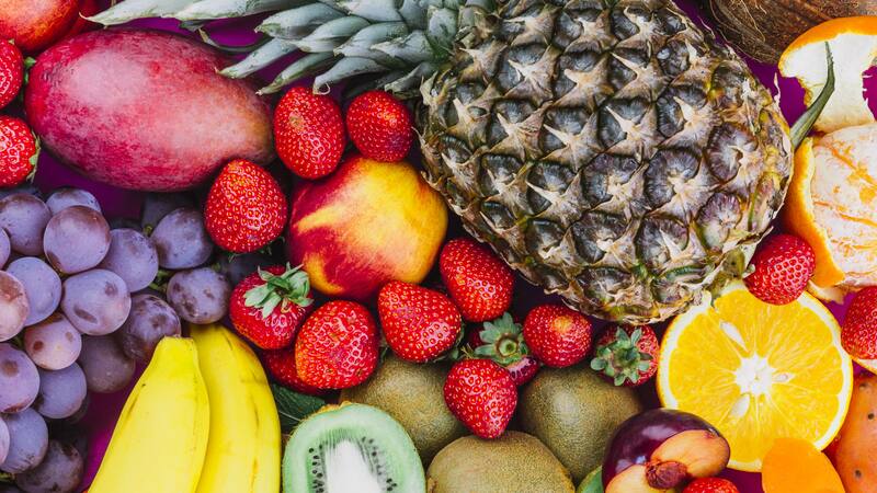 Las frutas de temporada ofrecen mejor sabor y precios más accesibles.