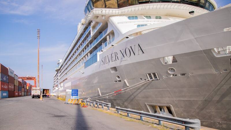 El "Silver Nova" en Puerto Buenos Aires.