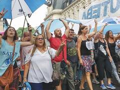 Sin nueva oferta a docentes, la Provincia volvió a apuntar contra los gremialistas