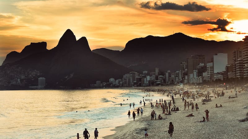 Descubrí los precios de viajar a Brasil durante las vacaciones.