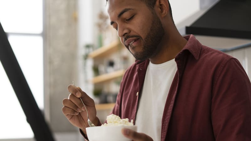 ¿Por qué cocinar arroz sin lavar podría ser más peligroso de lo que crees? La advertencia de la OCU.