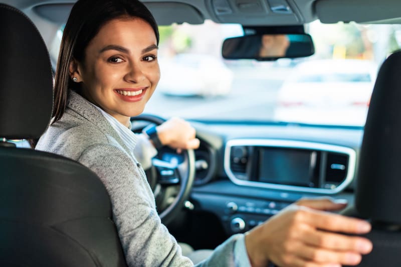 Descubre cómo esta semana podrás obtener o renovar tu permiso de conducir sin salir de tu localidad gracias a los módulos móviles de la Secretaría de Movilidad. Fuente: Shutterstock,