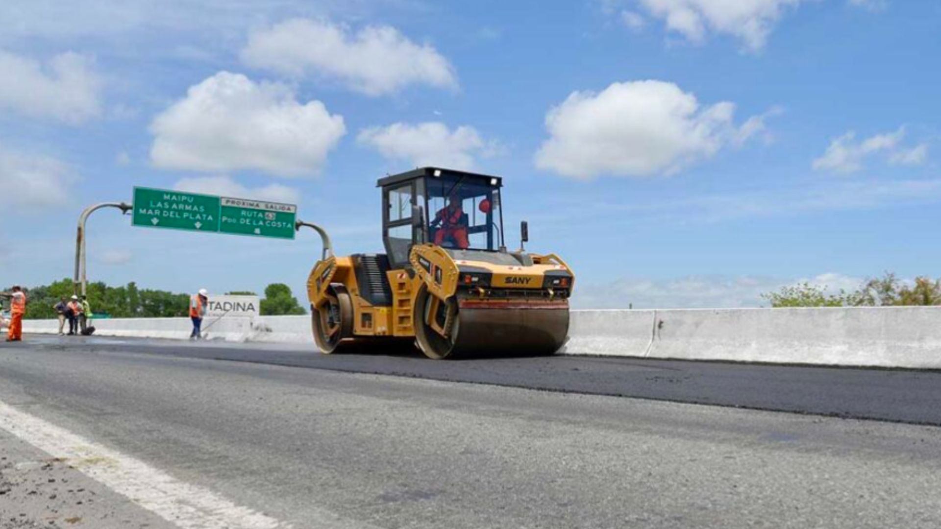 Apuntan contra Kicillof por una obra vial en City Bell que avanza pese a su judicialización