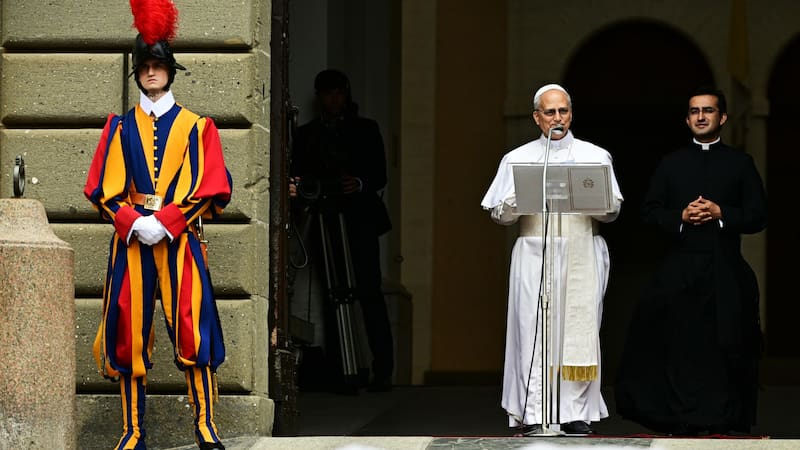 Los católicos están aferrados a sus palabras, gestos y decisiones.
