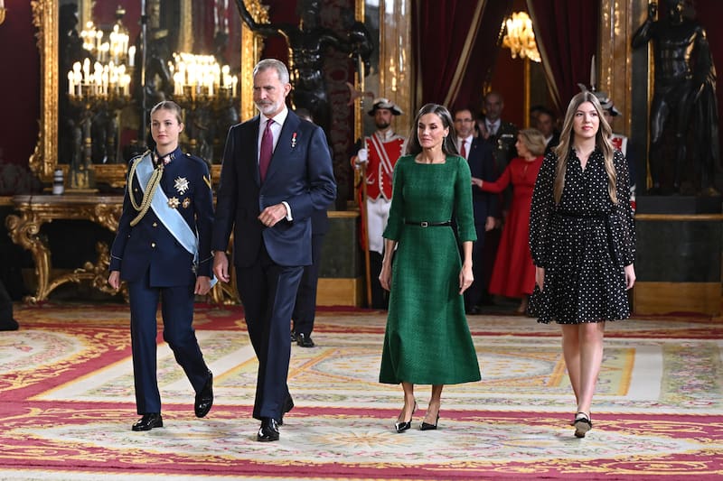 Recepción de los Reyes en el día de la Fiesta Nacional. (Fuente: EFE/ Fernando Villar).