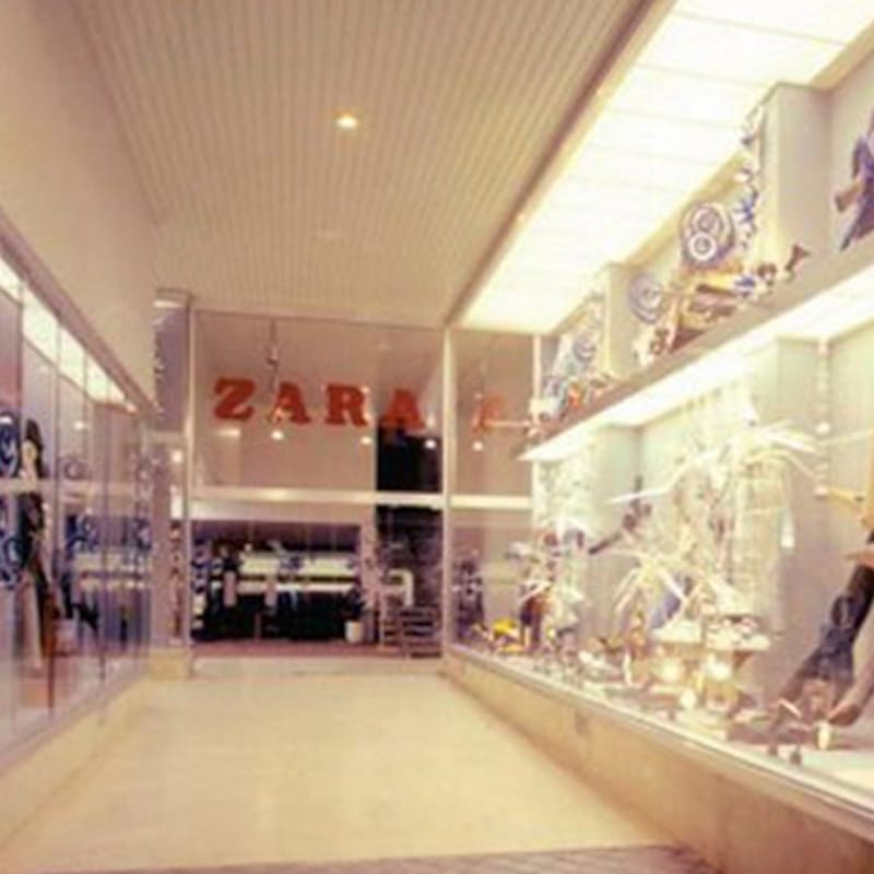 En 1975 abrió su primer local Zara