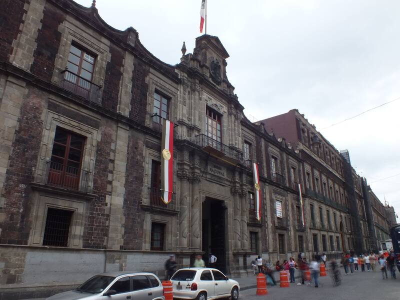 La antigua Casa de Moneda de México, fundada en 1535, fue la primera casa de moneda en América y operó por casi tres siglos en el edificio que hoy alberga el Museo Nacional de las Culturas, en el Centro Histórico de la Ciudad de México. Foto: Xt00 en Wikimedia Commons.