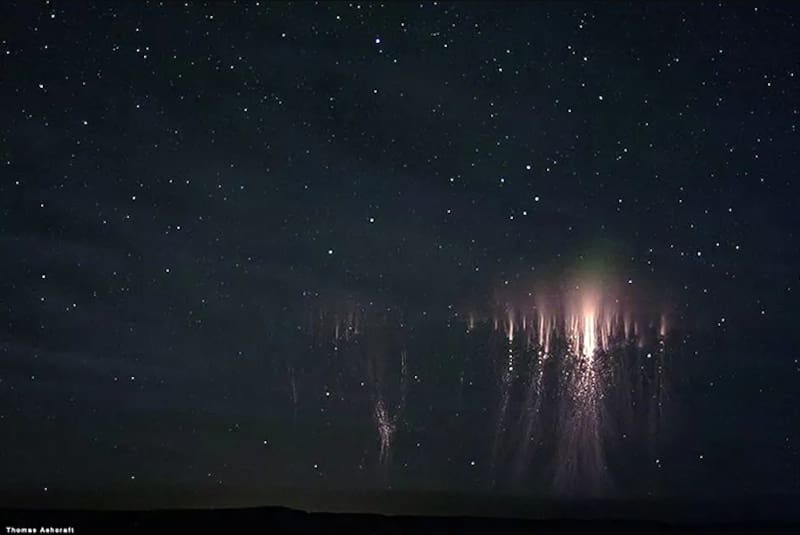 Los duendes y los fantasmas son distintos tipos de fenómenos luminosos transitorios que se producen en la mesosfera. Foto: NASA / Thomas Ashcraft