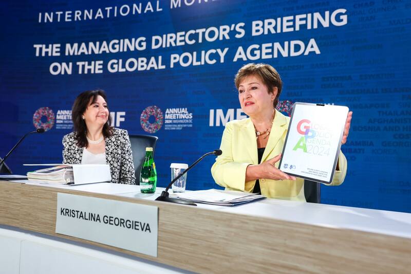 Julie Kozack con Kristalina Georgieva