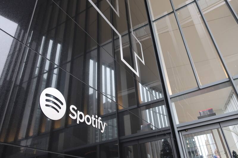 Spotify registró una pérdida neta en el segundo trimestre después de que su CEO, Daniel Ek, admitiera que el grupo de streaming musical se había estado "moviendo demasiado lento" en el área de publicidad. Foto: Archivo.