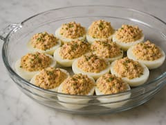 El truco de los chefs para preparar huevos rellenos de atún en solo 12 minutos