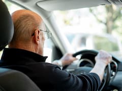 Palo directo a los conductores: el Gobierno le quitará la licencia de conducir a los mayores de 65 años