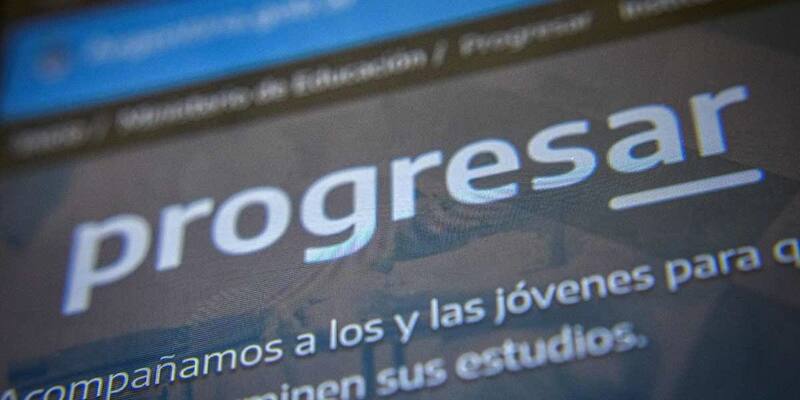 Los beneficiarios deberán cumplir con los requisitos específicos establecidos para cada línea.