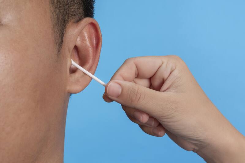 Los oídos cuentan con un mecanismo natural de autolimpieza, lo que reduce la necesidad de intervenciones (Fuente: Freepik)