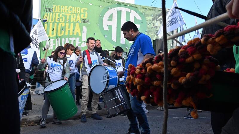 La verdadera grieta de los argentinos está en aquéllos que viven del Estado y los otros que lo mantienen.